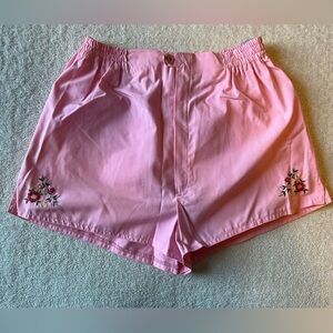 Vintage “C’est joli” brand pink shorts w embroidered flowers, Sz S